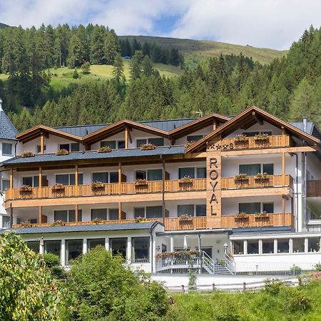 Hotel Royal Und Ferienhaus Annabel Sexten Ngoại thất bức ảnh