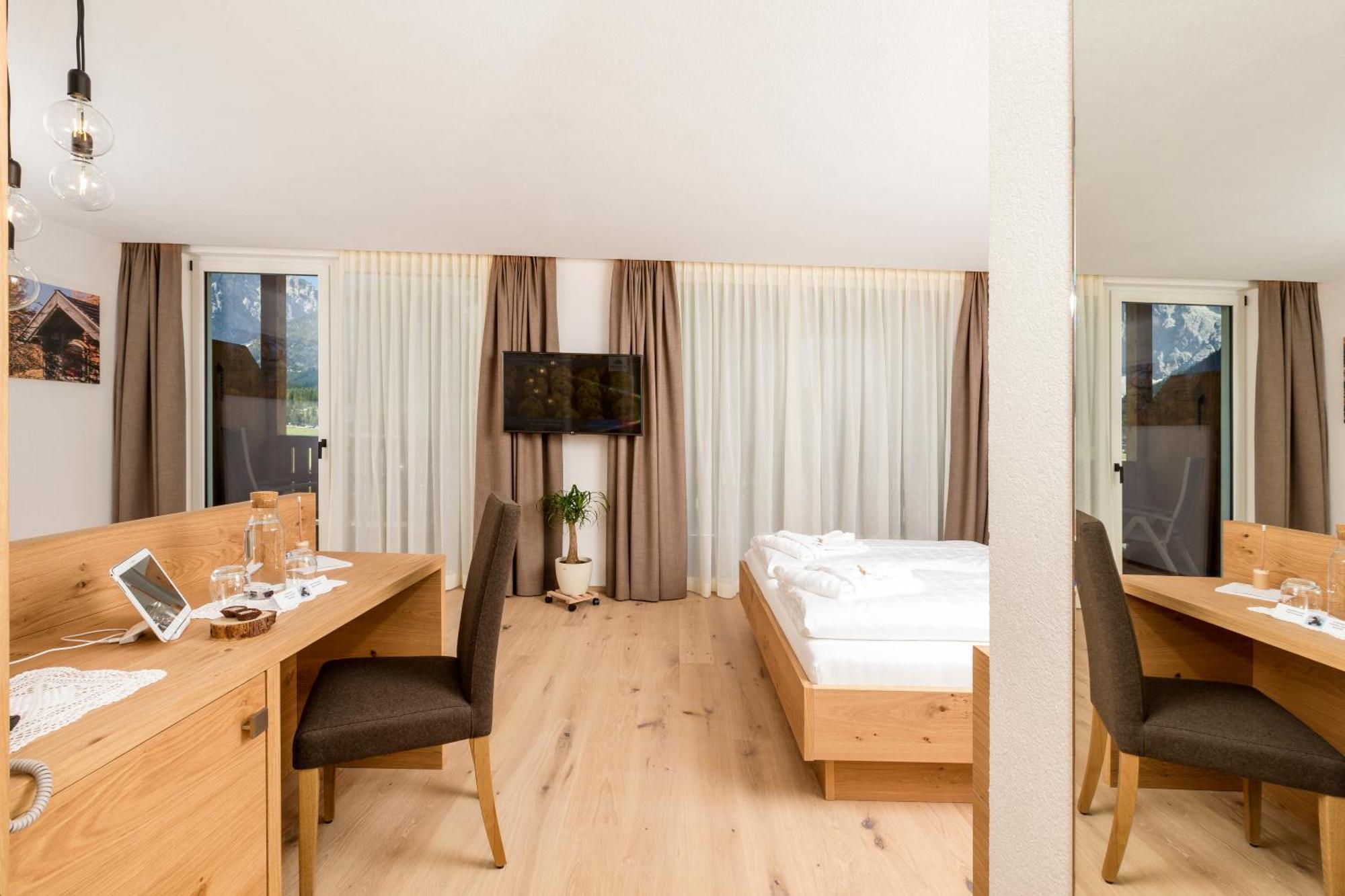 Hotel Royal Und Ferienhaus Annabel Sexten Ngoại thất bức ảnh