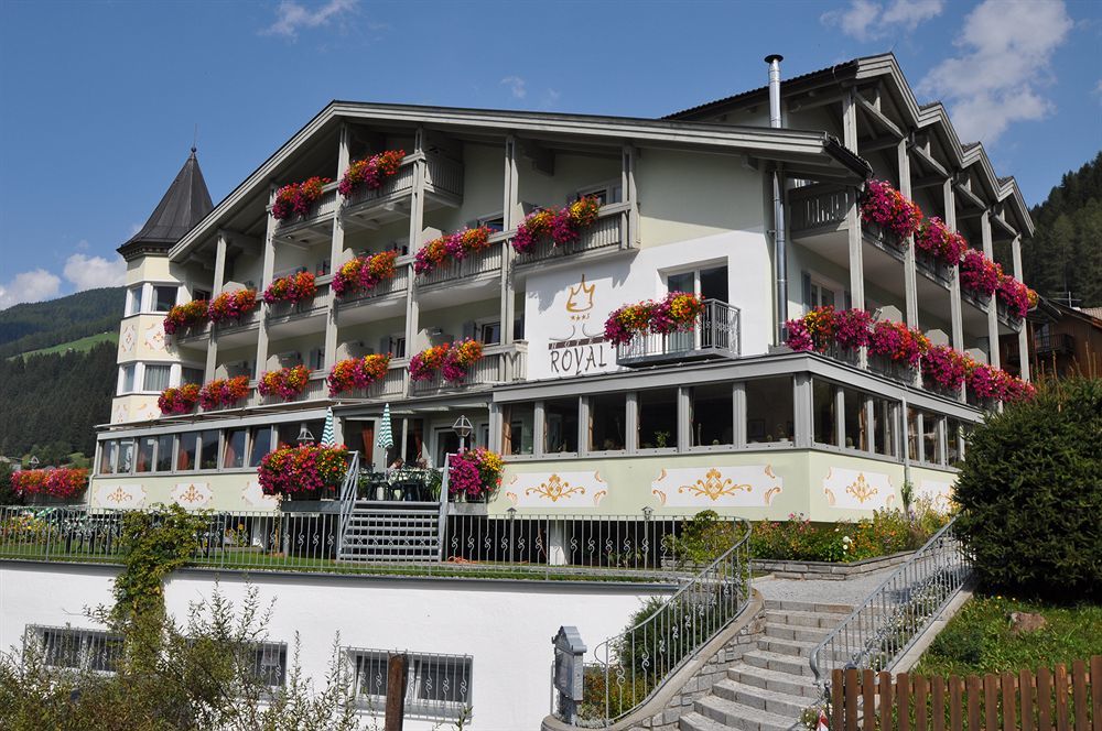 Hotel Royal Und Ferienhaus Annabel Sexten Ngoại thất bức ảnh