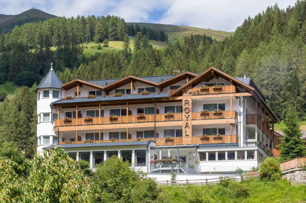 Hotel Royal Und Ferienhaus Annabel Sexten Ngoại thất bức ảnh