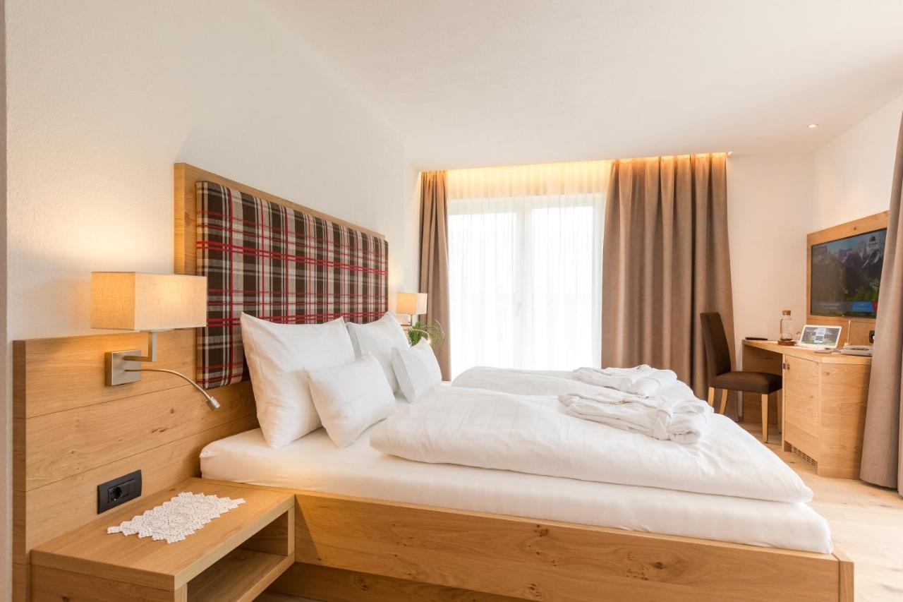 Hotel Royal Und Ferienhaus Annabel Sexten Ngoại thất bức ảnh
