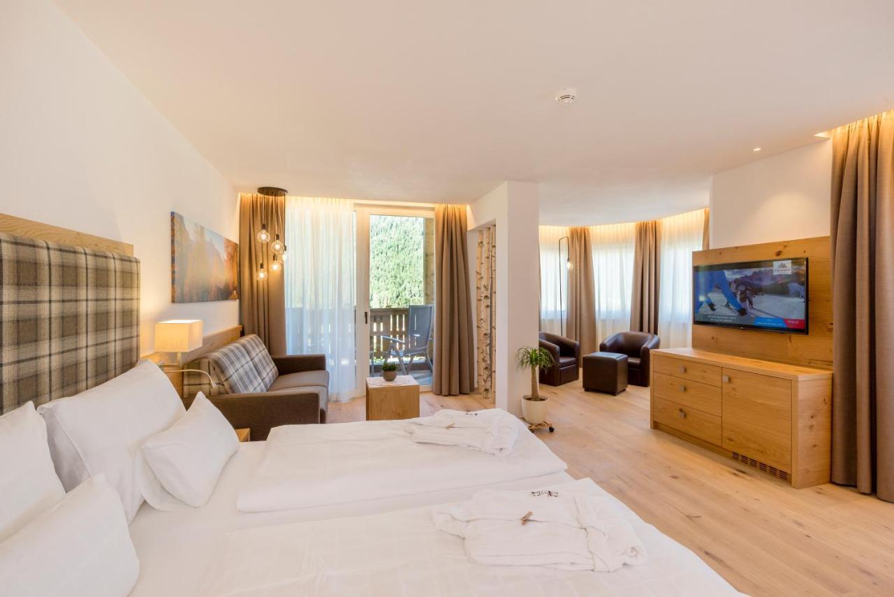 Hotel Royal Und Ferienhaus Annabel Sexten Ngoại thất bức ảnh